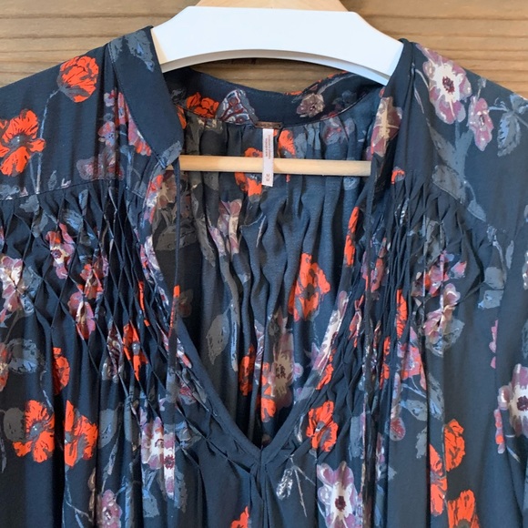 Free People Blue/Red V-Neck Swing Blouse Tunic M - Picture 3 of 11